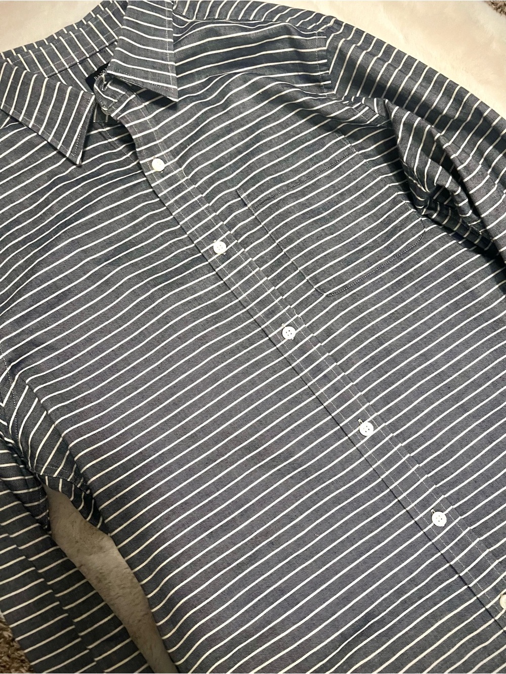 Banana Republic Men's gray stripe Button-Up Shirt NWT